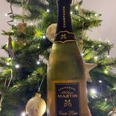 Monsieur Martin, Adeline Martin et toute l’équipe vous souhaite un bon réveillon 🍾🎄🤩🎅 sous le signe du CHAMPAGNE !!!! #champagnelovers #champagne #noel #cumières #🍾